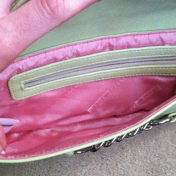 🎉HOST PICK🎉Clutch Bag🔴Hold for tawnya72 - Picture 2 of 2