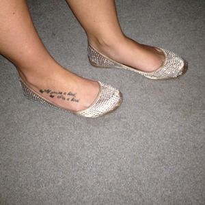 🔴🔴 SOLD 🔴🔴 Studded flats!