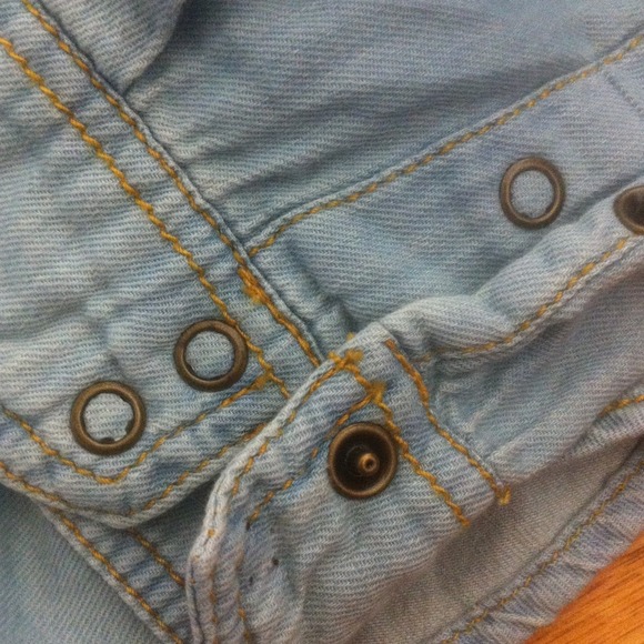 Forever 21 light wash western shirt - Picture 2 of 4