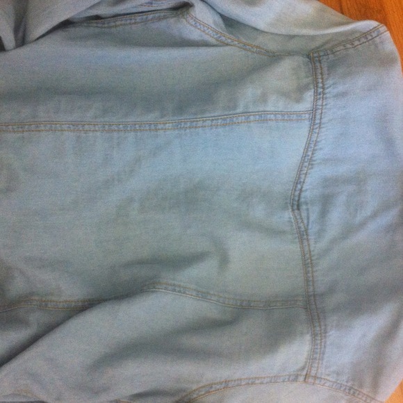 Forever 21 light wash western shirt - Picture 4 of 4