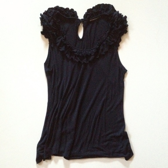 Cute ruffle neckline knit top sleeveless. Size L