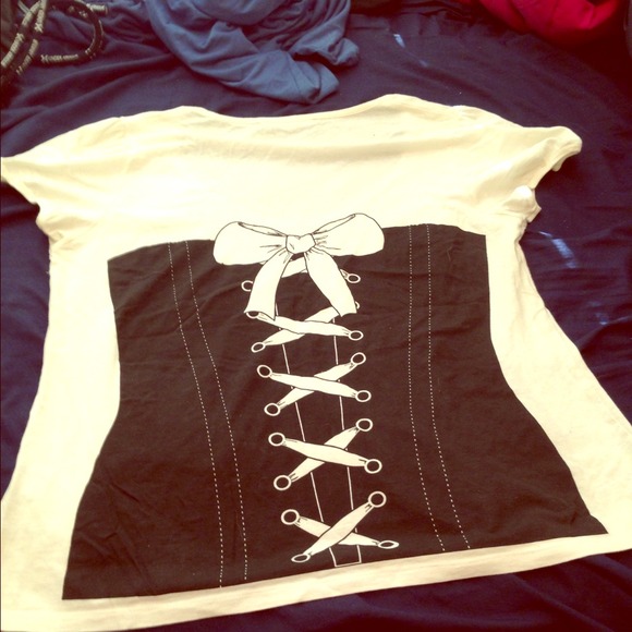 T-shirt corset print