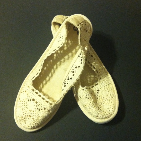 Cream Crochet Flats 8M