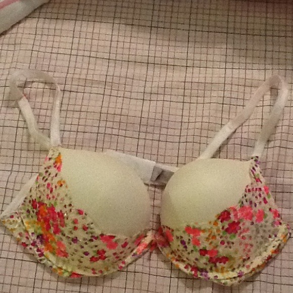 🍀MOVING SALE🍀 VS angels plunge push-up bra 36a