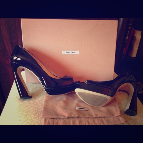 🚫SOLD🚫Miu Miu Calzature Donna Patent Leather Sho