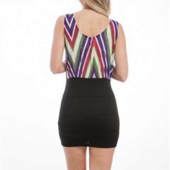 💢LAST ONE💢 NEW Sheer upper chevron dress size M - Picture 3 of 3