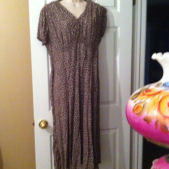 Cute brown Polk a dot dress.