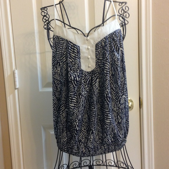 TRADED WITH ARISTEL ~~~ Forever 21 Top