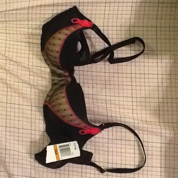 🍀MOVING SALE🍀 Nwt black pink bra