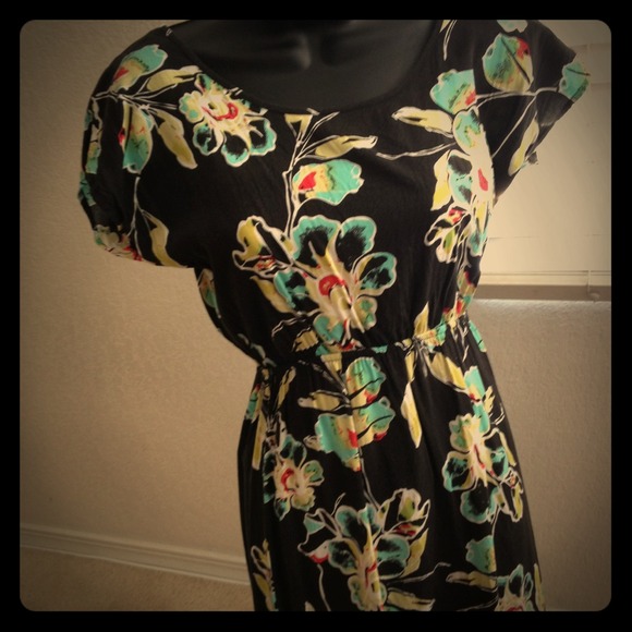 🔵Gifted💙💙American Rag brand Floral  Dress 🌸
