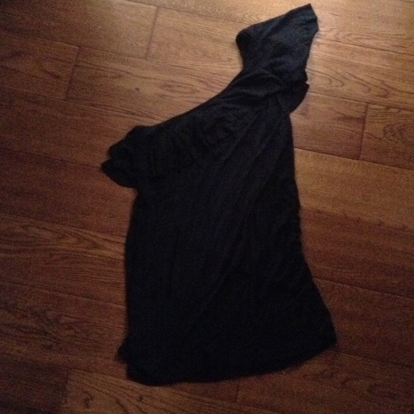 stylish trendy one shoulder black maternity