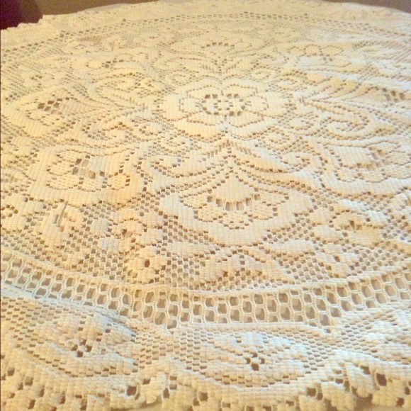 Large vintage doily/tablecloth-ivory