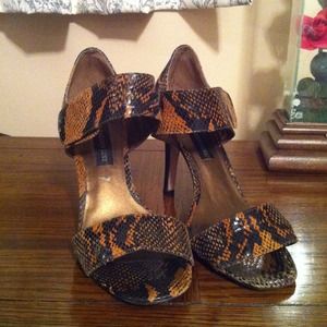 Steve Madden snake skin heel