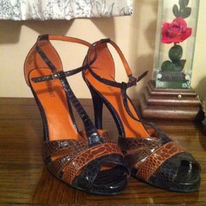 Nine West shades of brown lizard skin