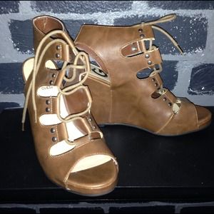 NWOT Guess Gladiator Wedge Sandals