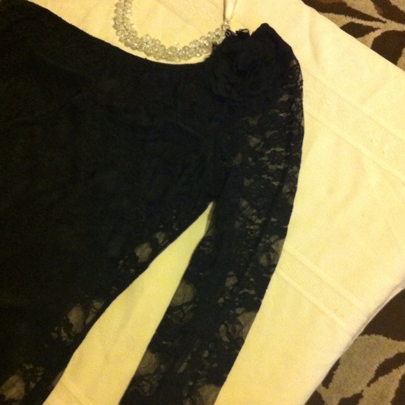 💃HOST PICK✨ Black Lace Dress - Picture 2 of 4