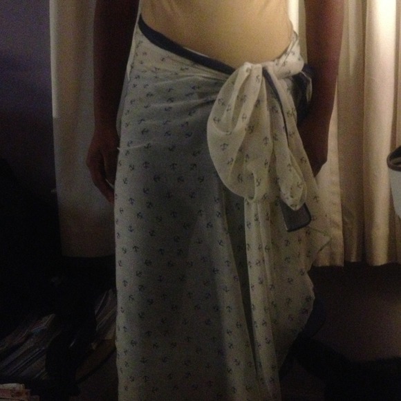 BEAUTIFUL ICING CLAIRE'S SCARF - Picture 4 of 4