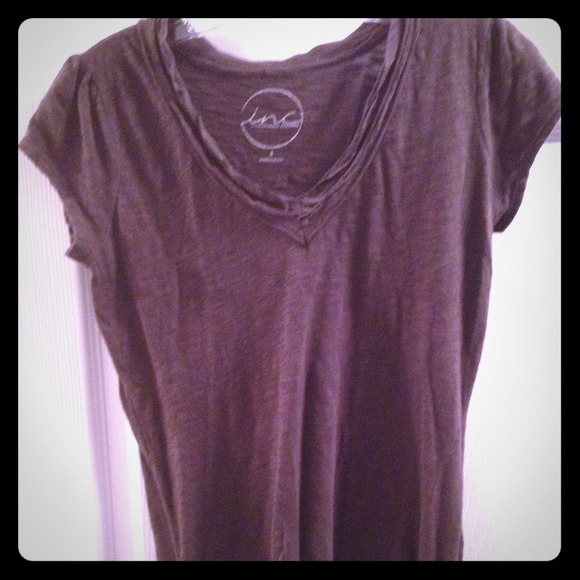 Soft and stylish brown tee w/tulle trim!