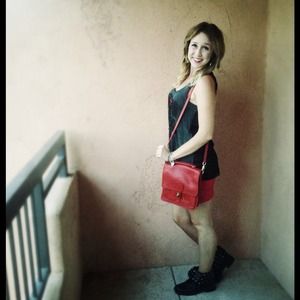 MEET YOUR SELLER. :)