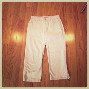 💛 Beige 💛Capri pants