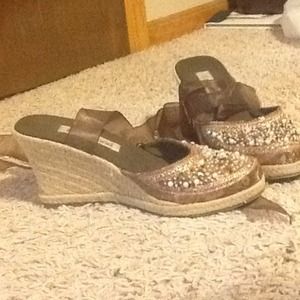 Beaded ribbon up wedges