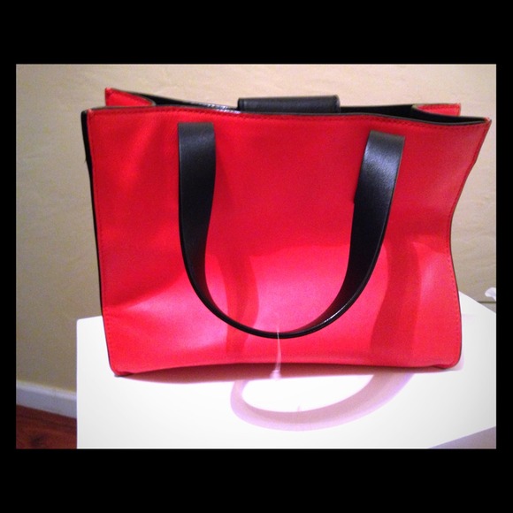 Kate Spade Bright Pink wBlack Accents Handbag NWOT - Picture 1 of 3