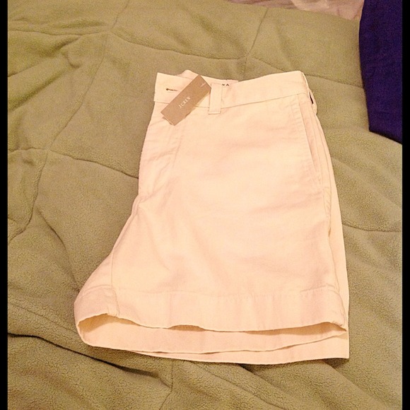 BRAND NEW! Khaki shorts