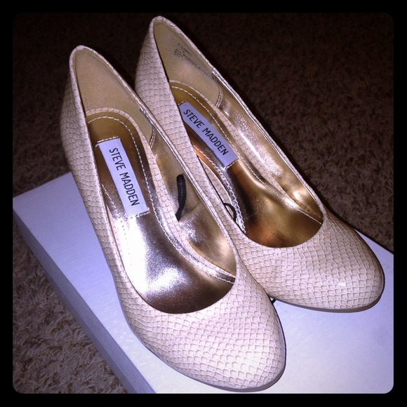 Steve Madden pumps