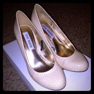 Steve Madden pumps