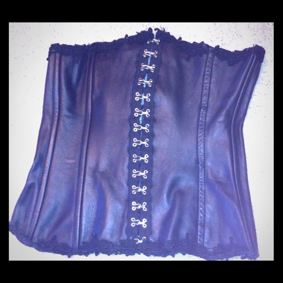 Black leather corset - Picture 1 of 3
