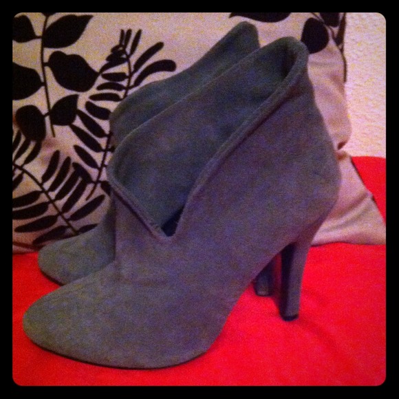 REDUCED💗💗!! Forever 21 gray heels!!:)