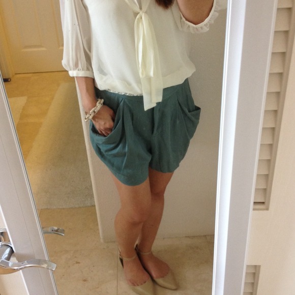 ⛔️SOLD⛔️J Crew Saunter Draped Pocket Shorts, sz 2 - Picture 4 of 4