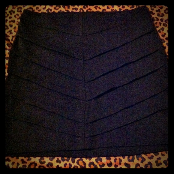 Black skirt. 👯"stretchy"