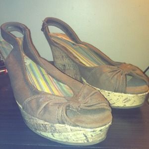 American eagle brown wedges