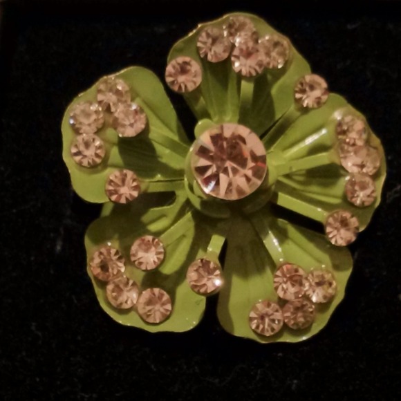 Green adjustable flower ring with crystals - Picture 1 of 1