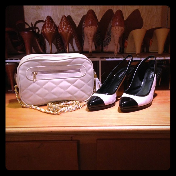 💢💢SOLD!!💢💢 Light beige quilted shoulder bag