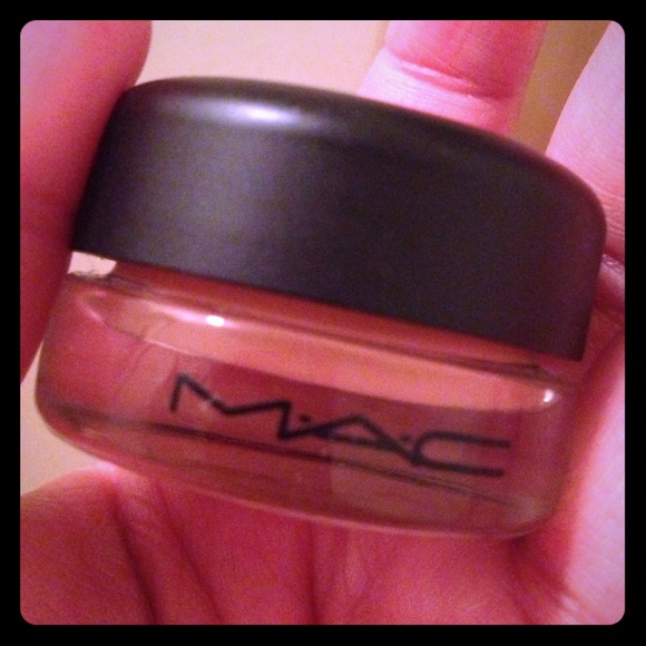 ❌SOLD❌ Mac studio sculpt concealer nc35