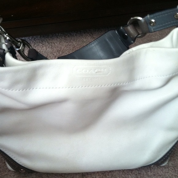 White coach purse - Picture 2 of 4