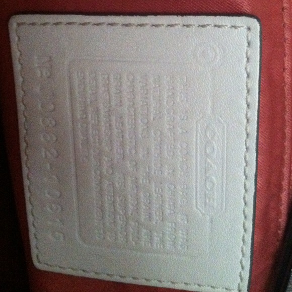 White coach purse - Picture 3 of 4