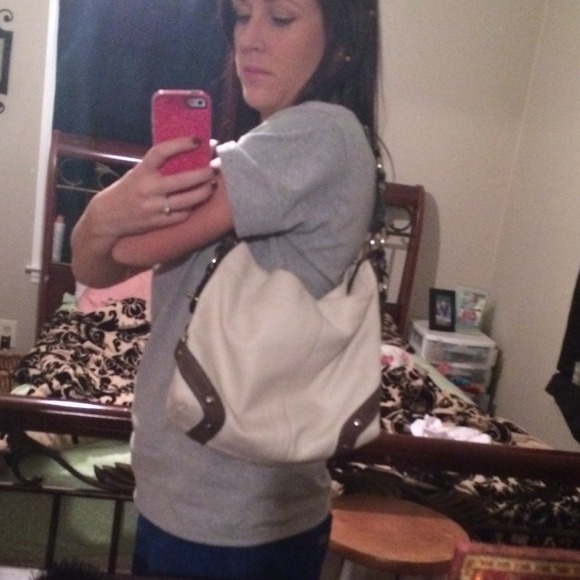 White coach purse - Picture 4 of 4