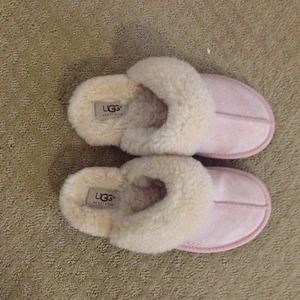 REDUCED!!!!! Light pink ugg slippers