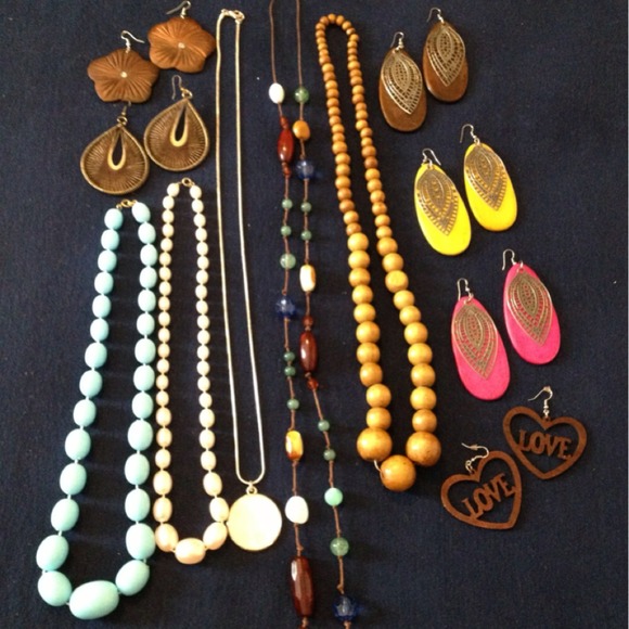 Earrings & Necklaces ✨See Description✨