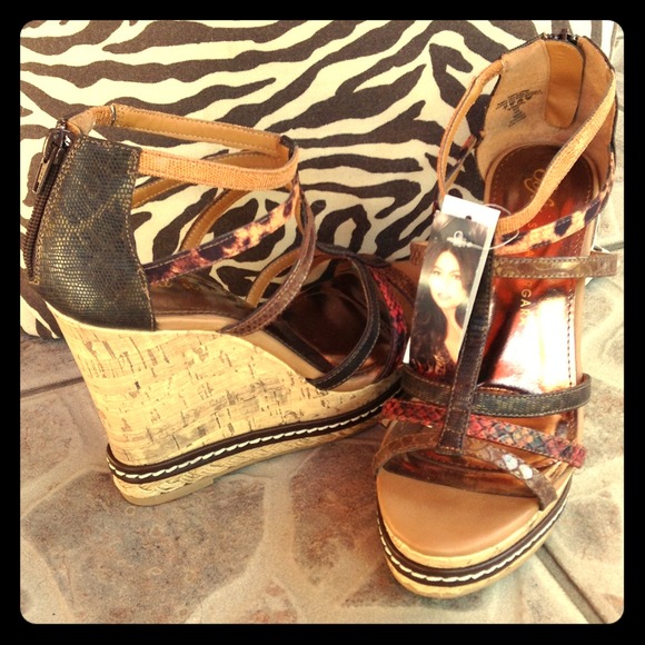 🔴🔴SOLD🔴🔴BROWN WEDGES
