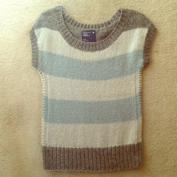 ⭐SOLD⭐ Short sleeve sweater from American Eagle