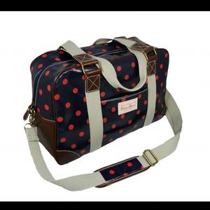 Brand new weekender bag . 2 colors are available.