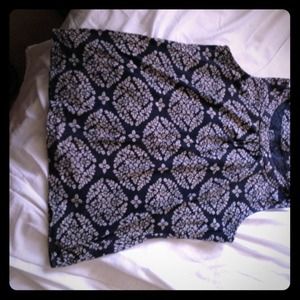 Blue/white sleeveless top