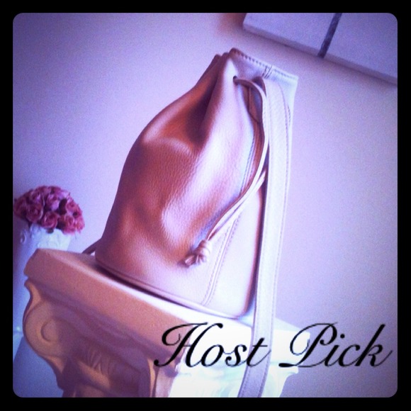 Coach Handbags - Genuine Vintage COACH Cream Pebbled Leather Bag