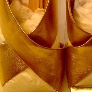 Gold heel shoes