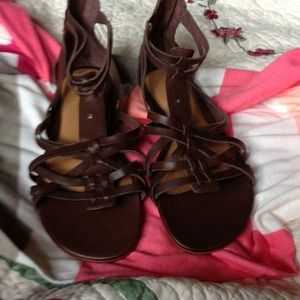 TRADED🌻🌻🌻🌻🌻🌻🌻☀☀Brand New UGG Sandles☀☀Sz 8