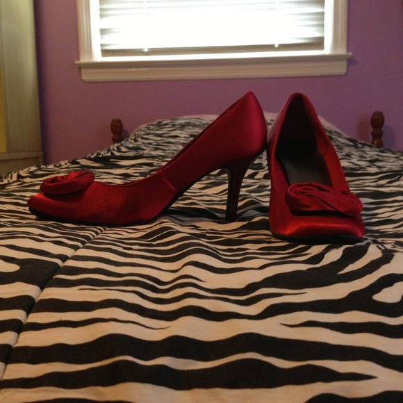 💥Reduced💥Red infinity rose heels - Picture 2 of 4